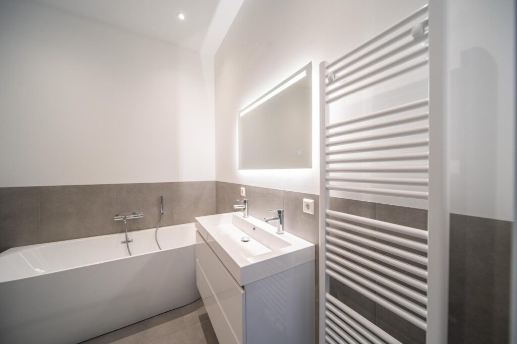 Badkamerspiegel Ambi LED 100x60 sfeer impressie 1.0