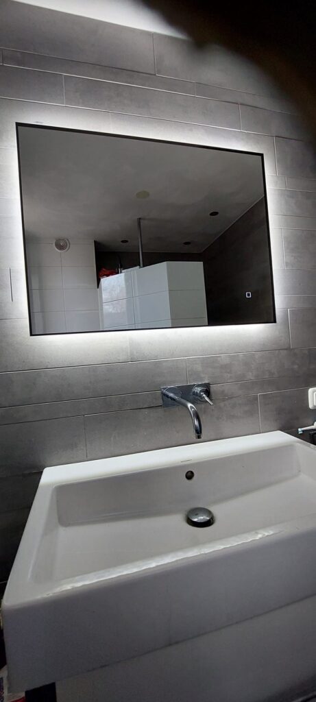 Badkamerspiegel met led verlichting sorento 80x60