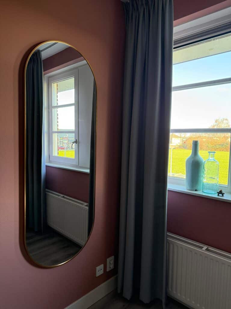 Passpiegel Ovalo goud impressie slaapkamer 2