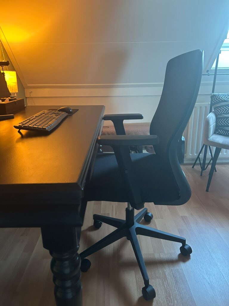 Bureaustoel ErgoMotion Aircomfort – Ergonomisch NEN-EN1335 Gecertificeerd – Mesh & Lendensteun sfeer afbeelding