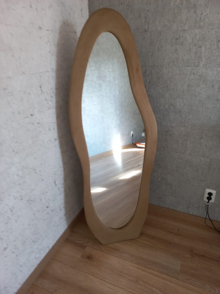 Passpiegel Velanto taupe in de hoek (2)