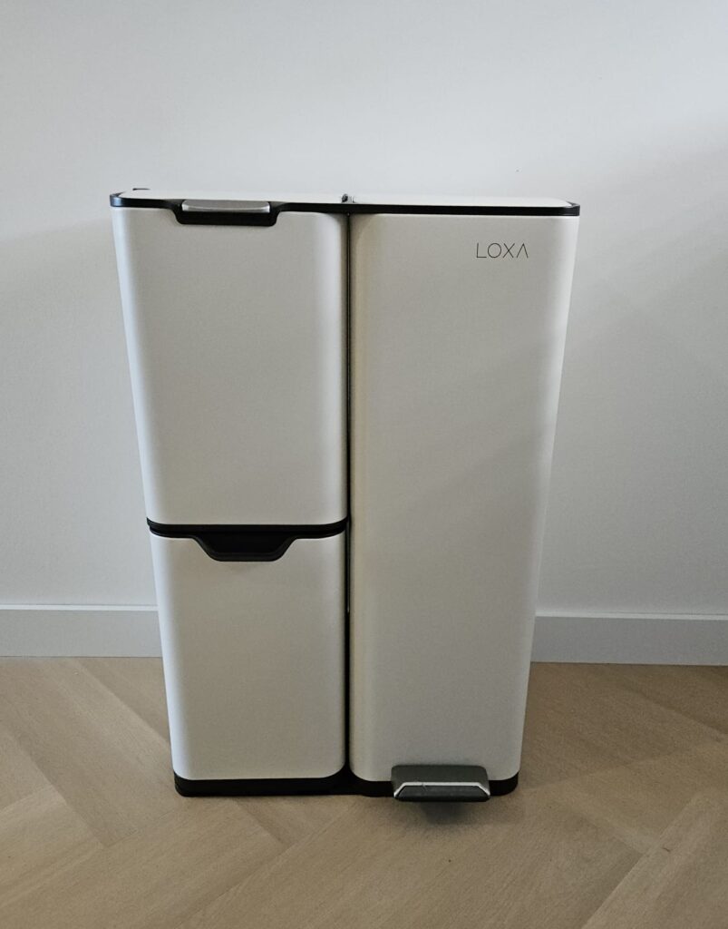 Prullenbak Cairo 60L Crème – Afvalscheiding met 3 Compartimenten vooraanzicht sfeer klant