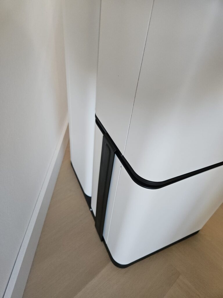 Prullenbak Cairo 60L Crème – Afvalscheiding met 3 Compartimenten vooraanzicht sfeer klant achterkant